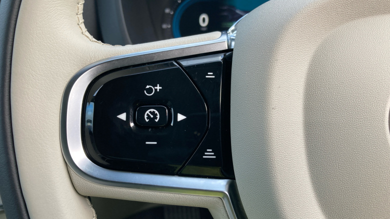 Volvo XC60 2.0 B4D Plus Dark 5dr AWD Geartronic Diesel Estate